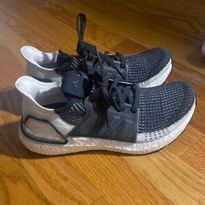 Womens ultraboost sneakers sz 6.5